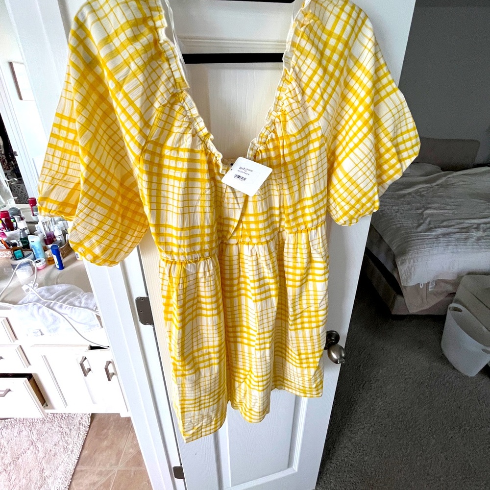 Yellow and white plaid mini dress. Flowy with flattering puffy sleeves.